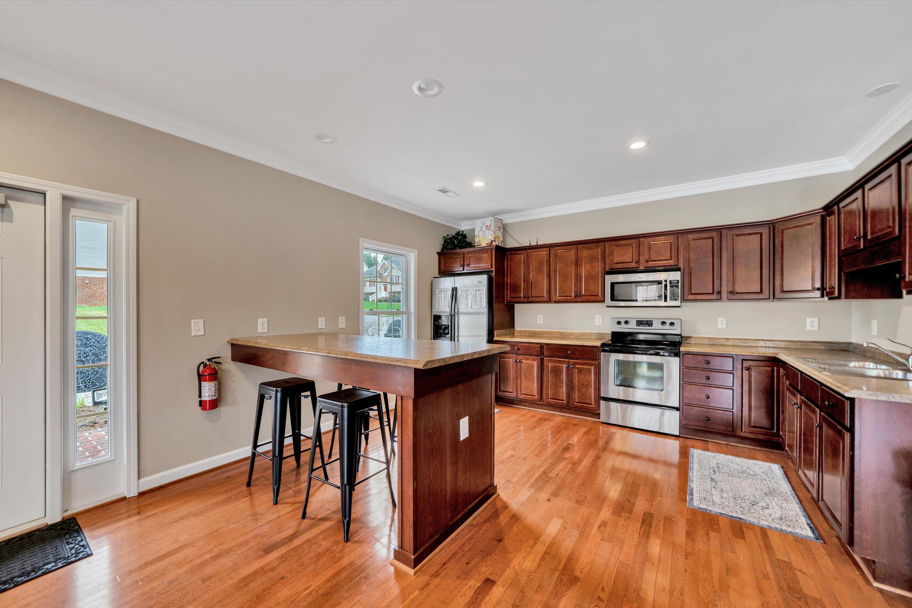 2300 Foxfield LN