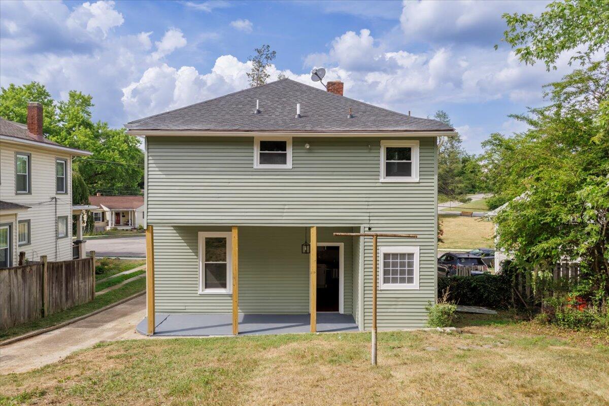 1242 Kerns AVE SW