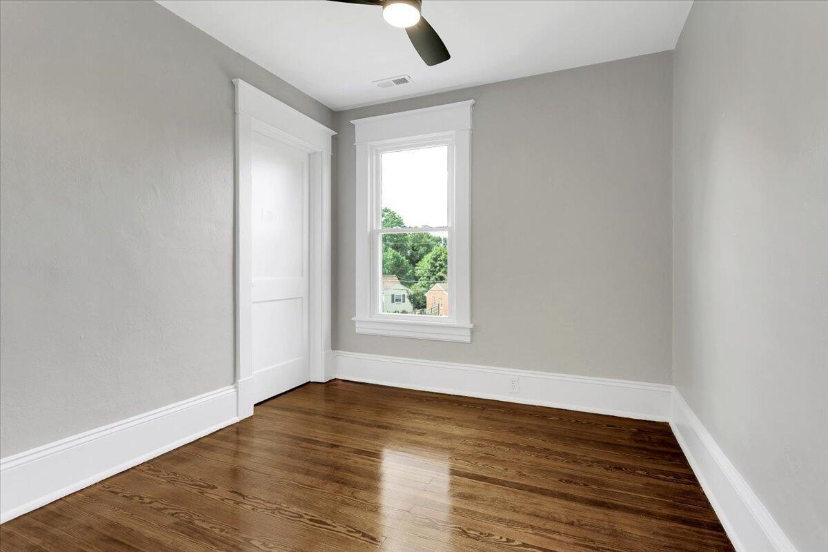 1242 Kerns AVE SW