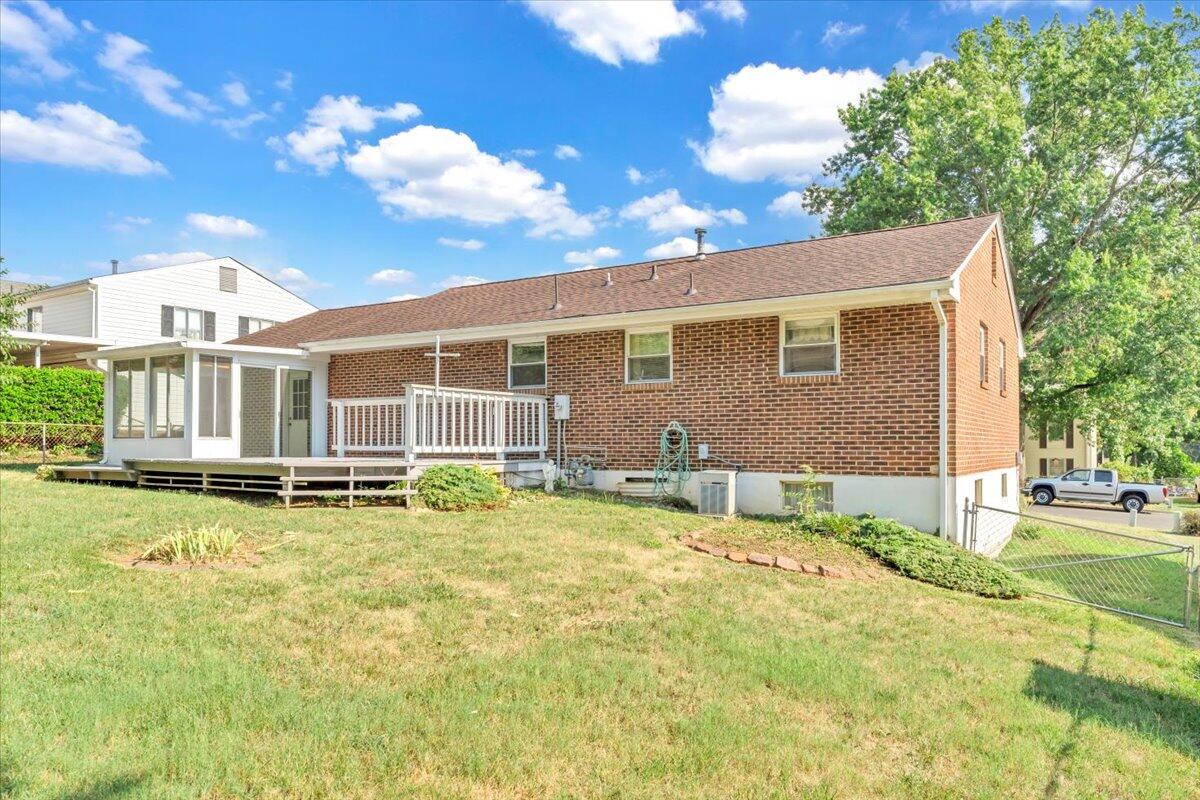 4646 Sanders DR NE