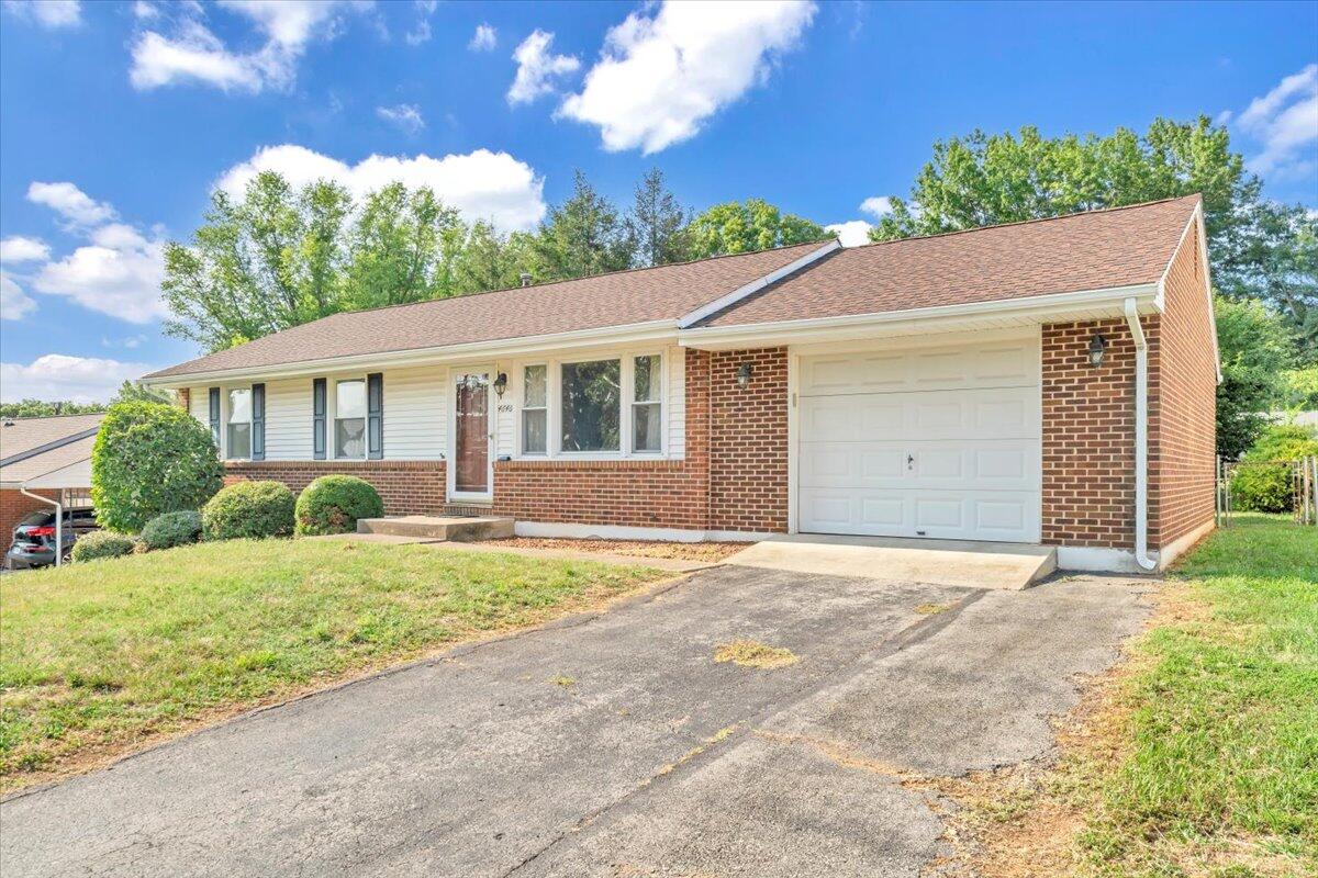 4646 Sanders DR NE