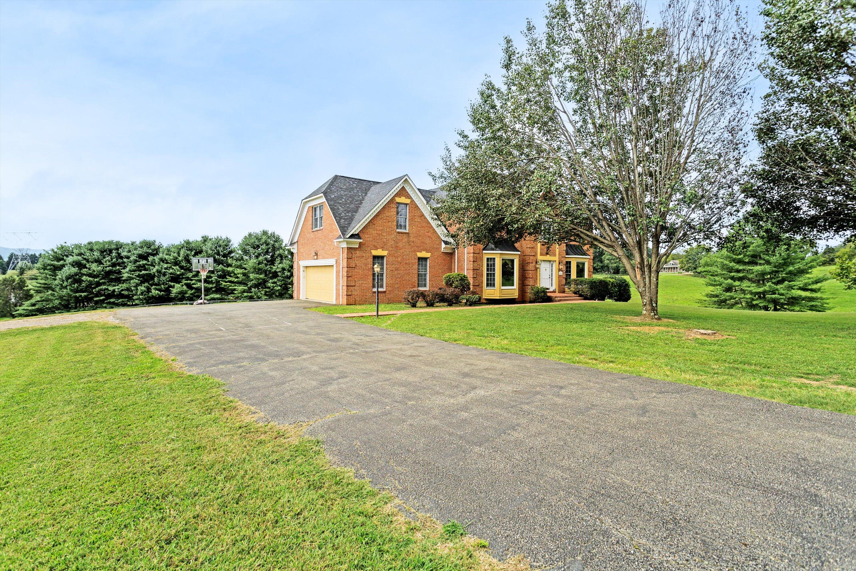 665 Plantation DR