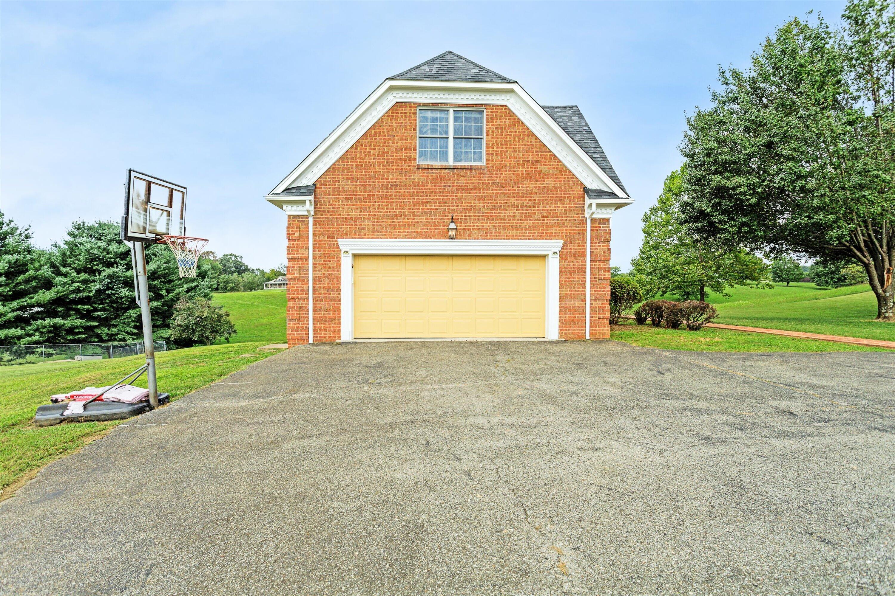 665 Plantation DR