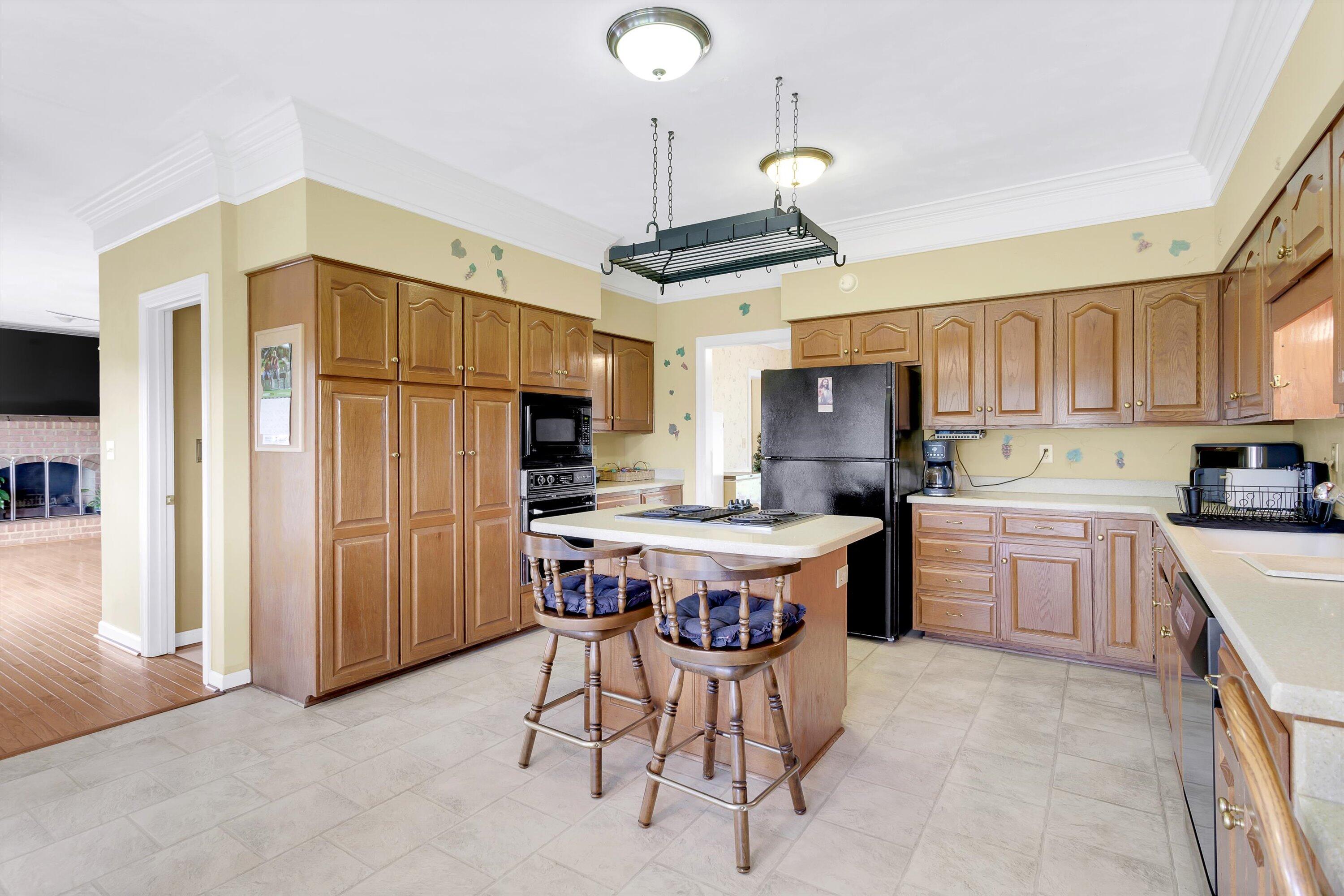 665 Plantation DR