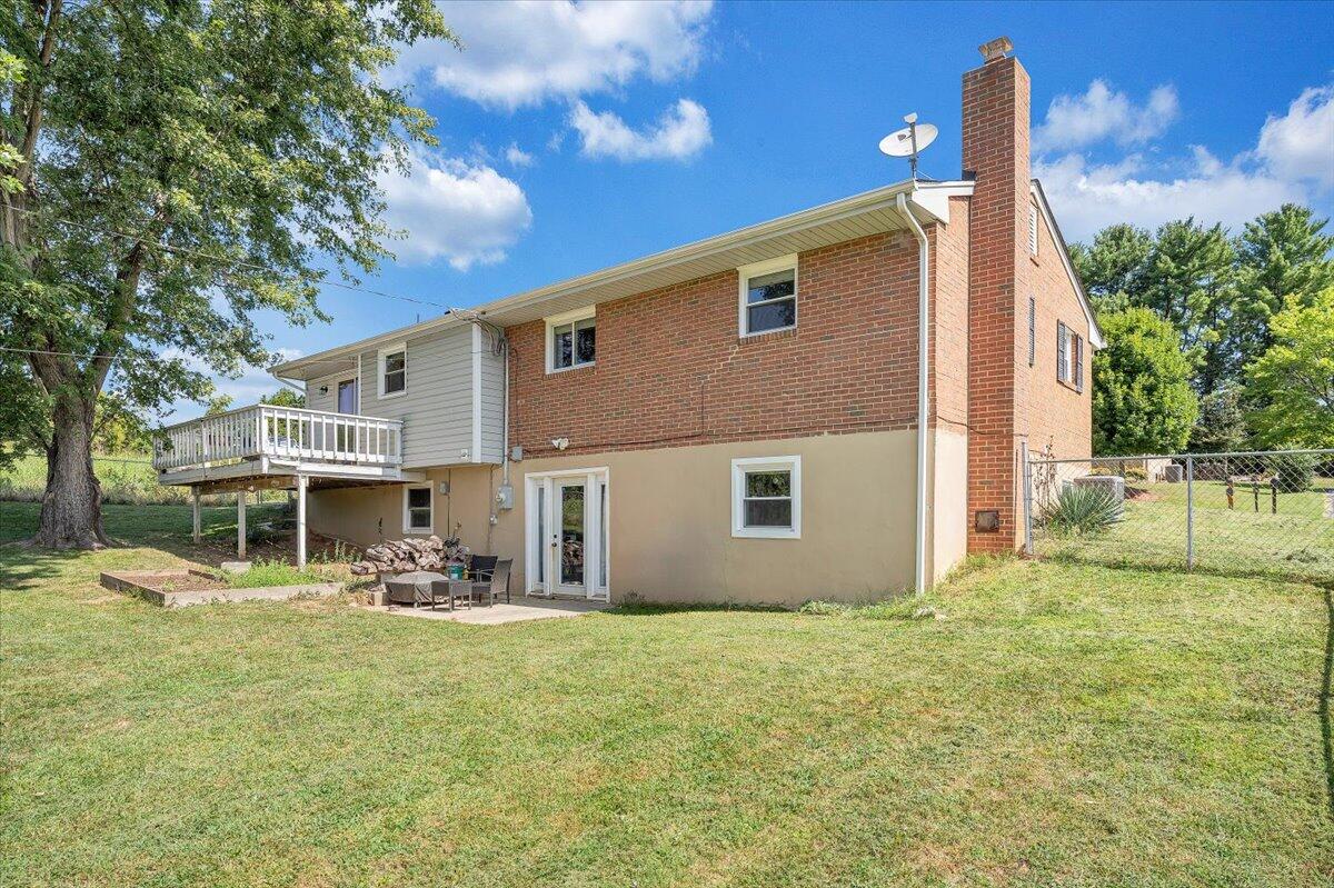 2926 Diplomat DR