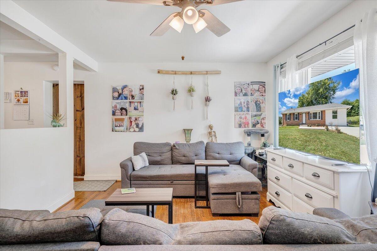 2926 Diplomat DR