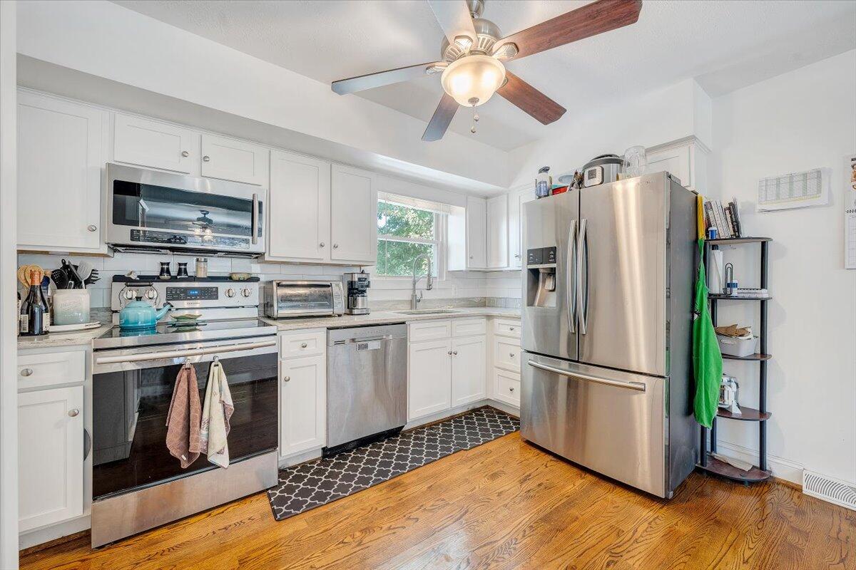 2926 Diplomat DR