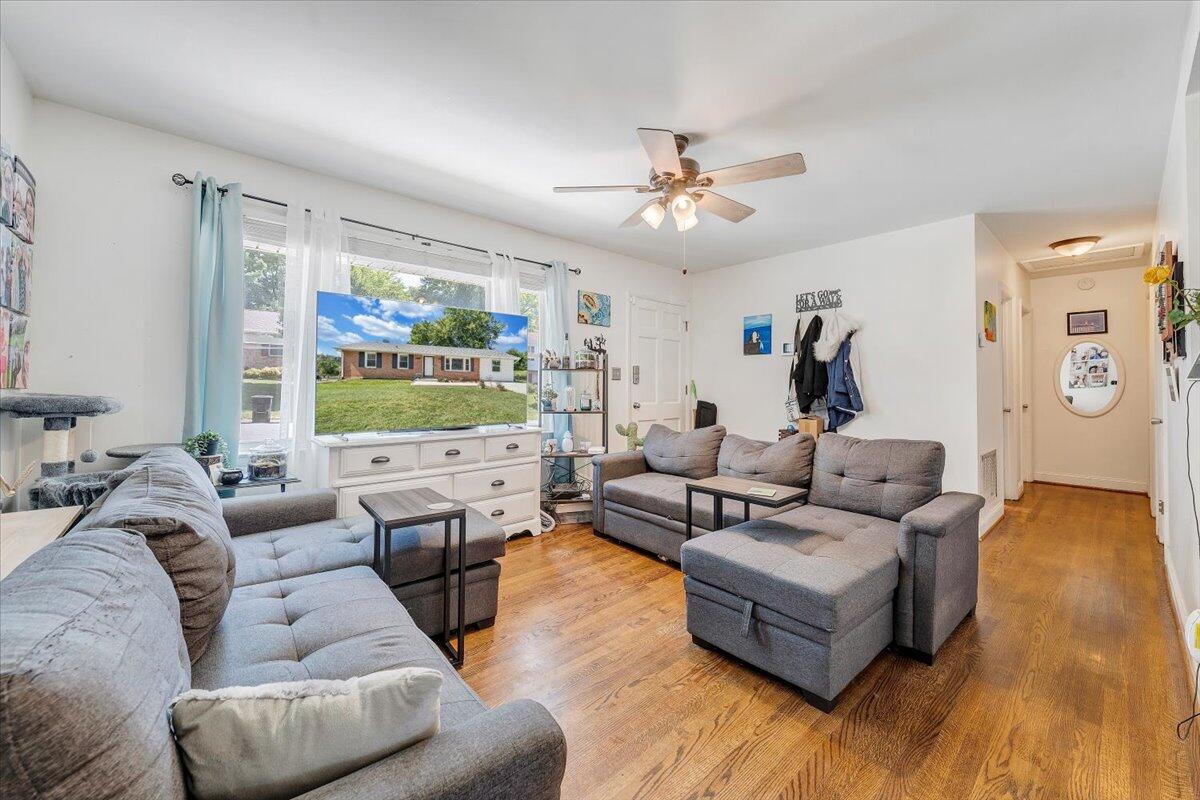 2926 Diplomat DR