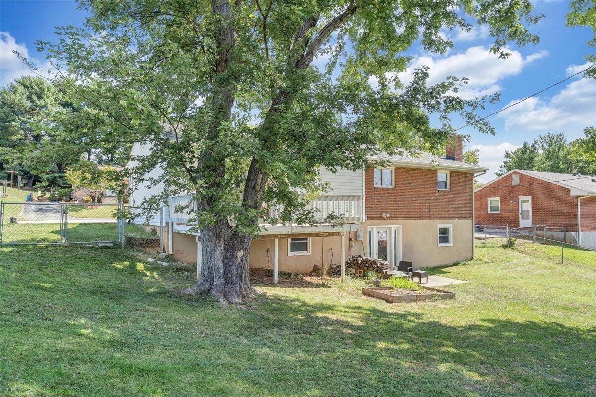 2926 Diplomat DR