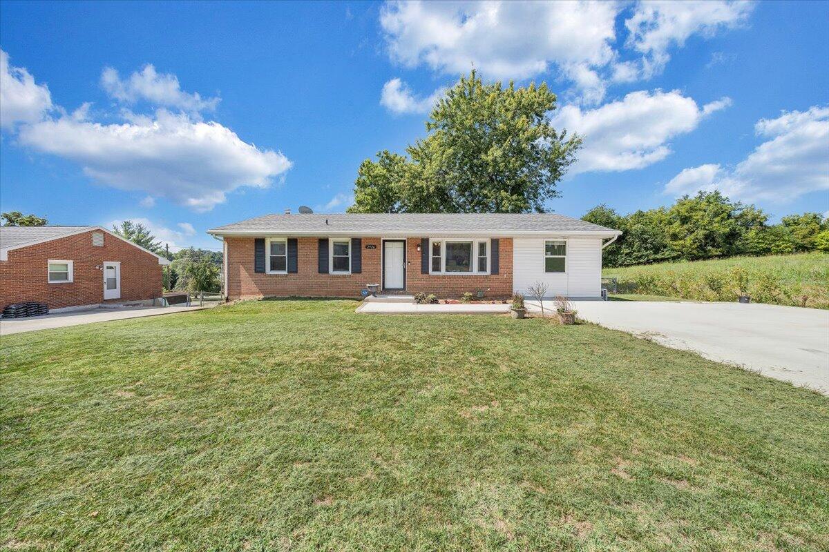 2926 Diplomat DR