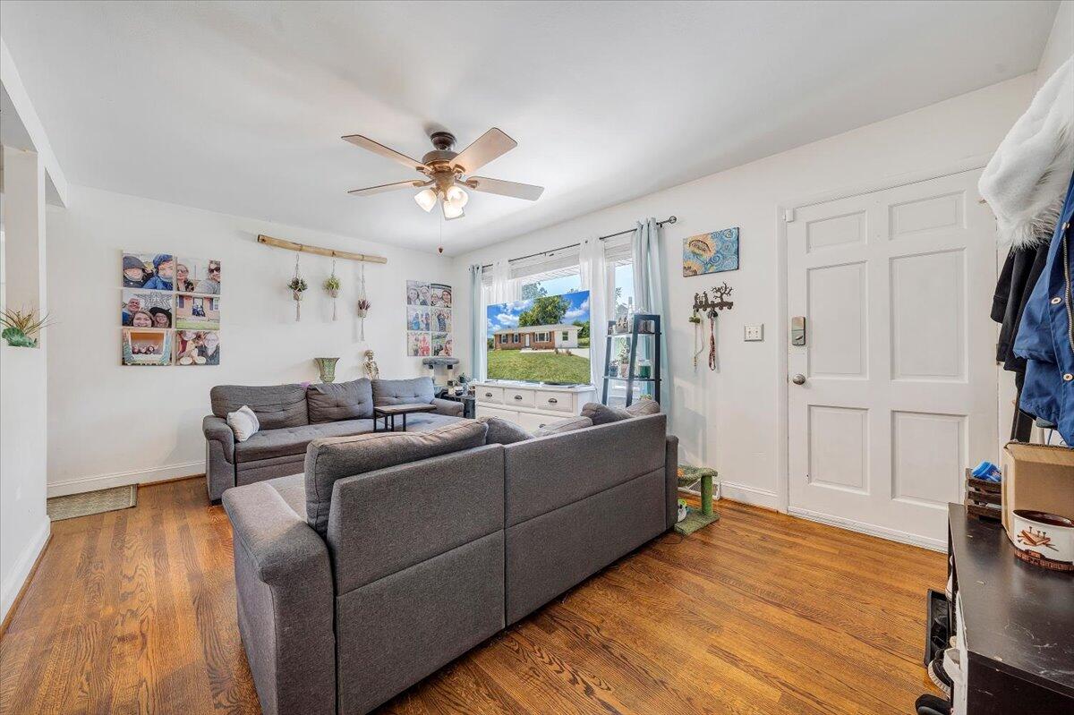 2926 Diplomat DR