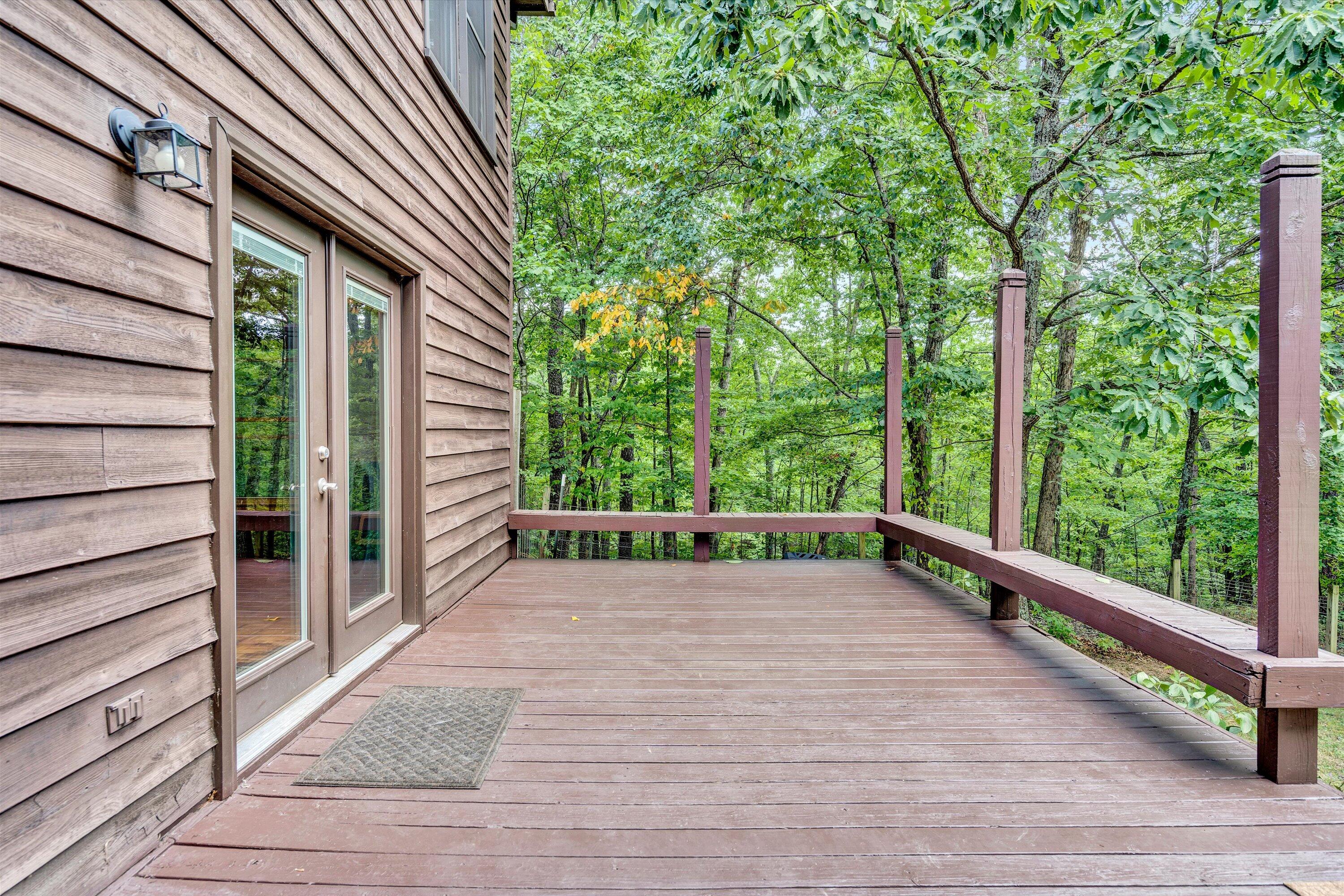 1942 Laurel Mountain DR
