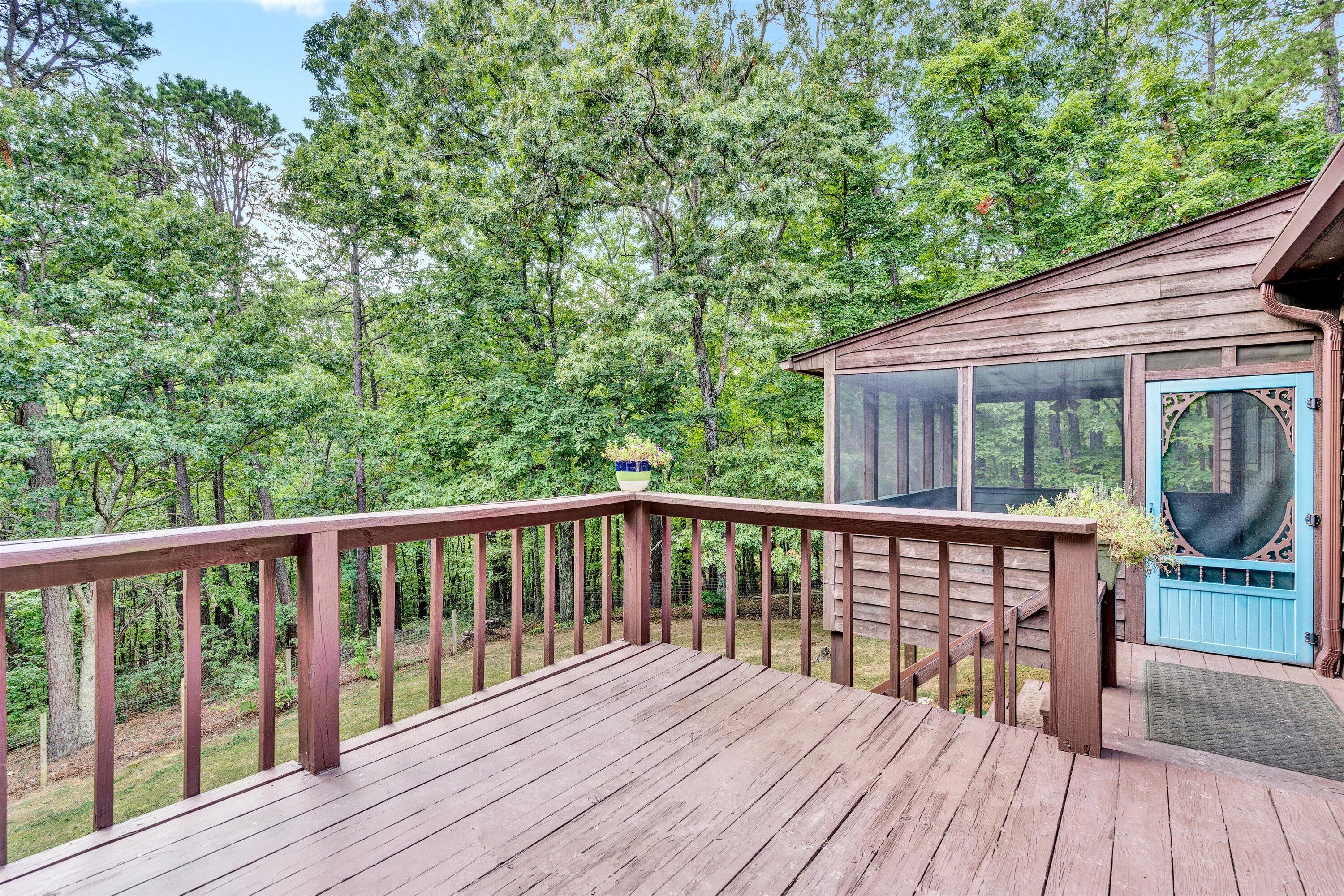 1942 Laurel Mountain DR