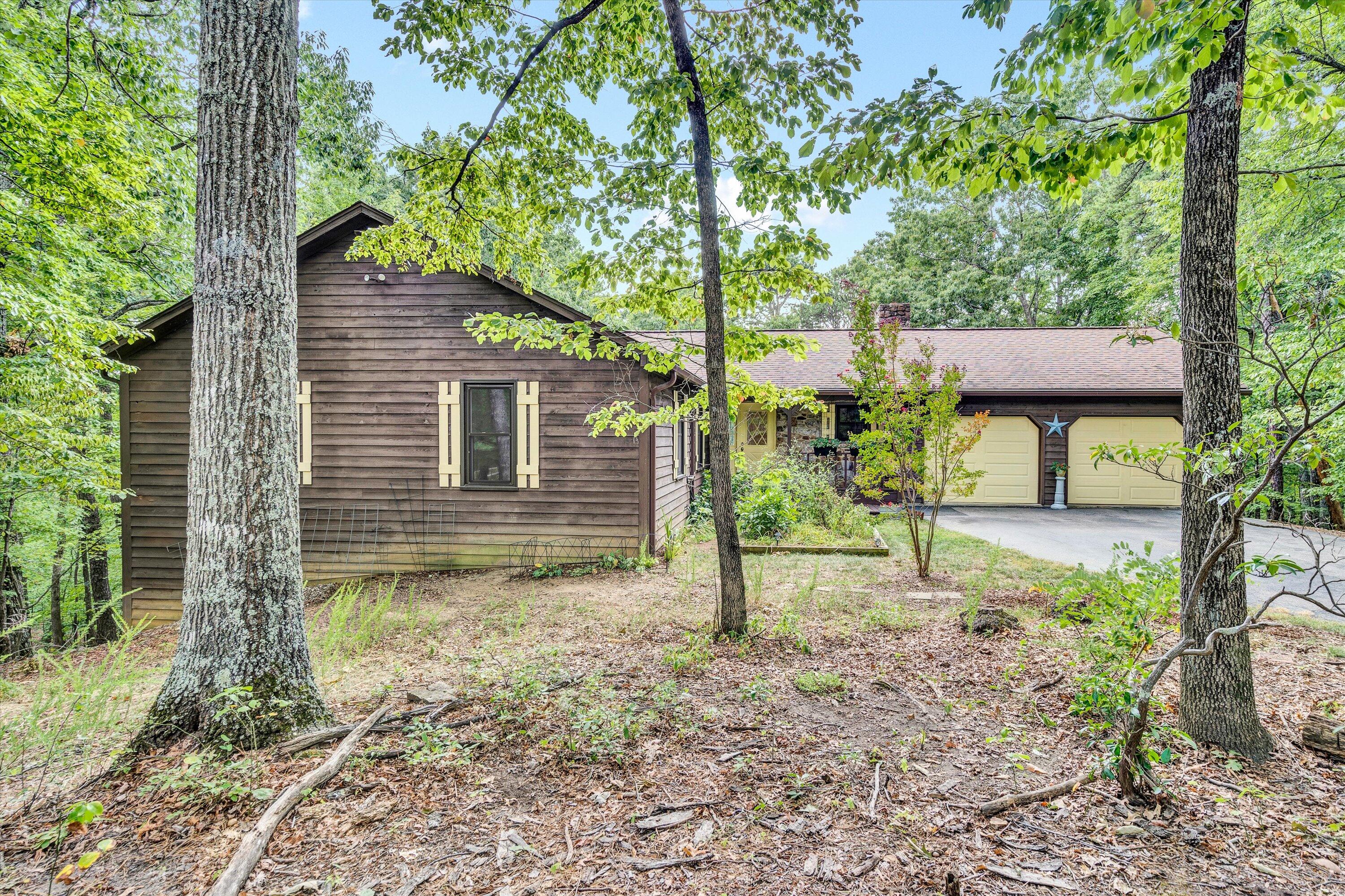 1942 Laurel Mountain DR