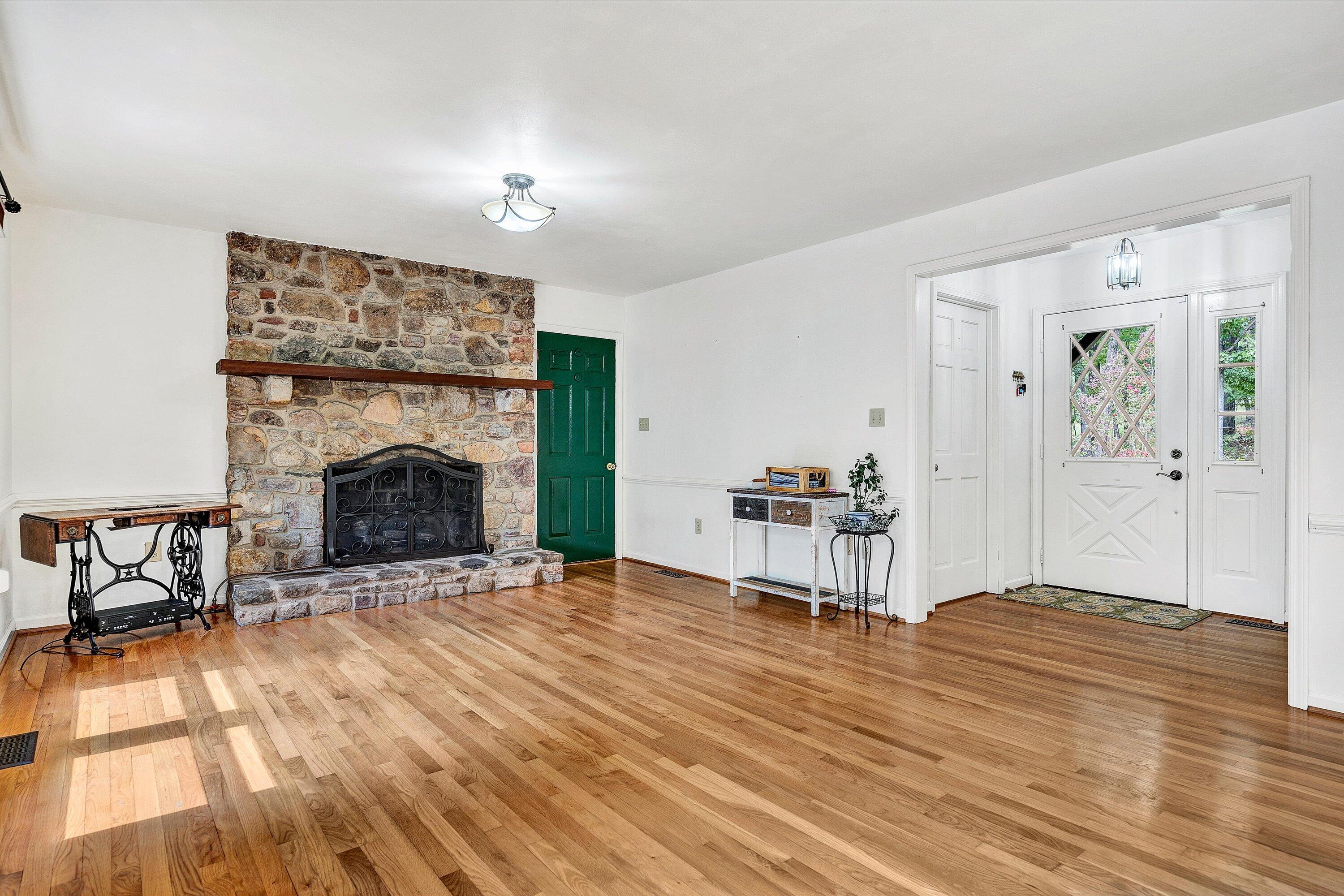 1942 Laurel Mountain DR