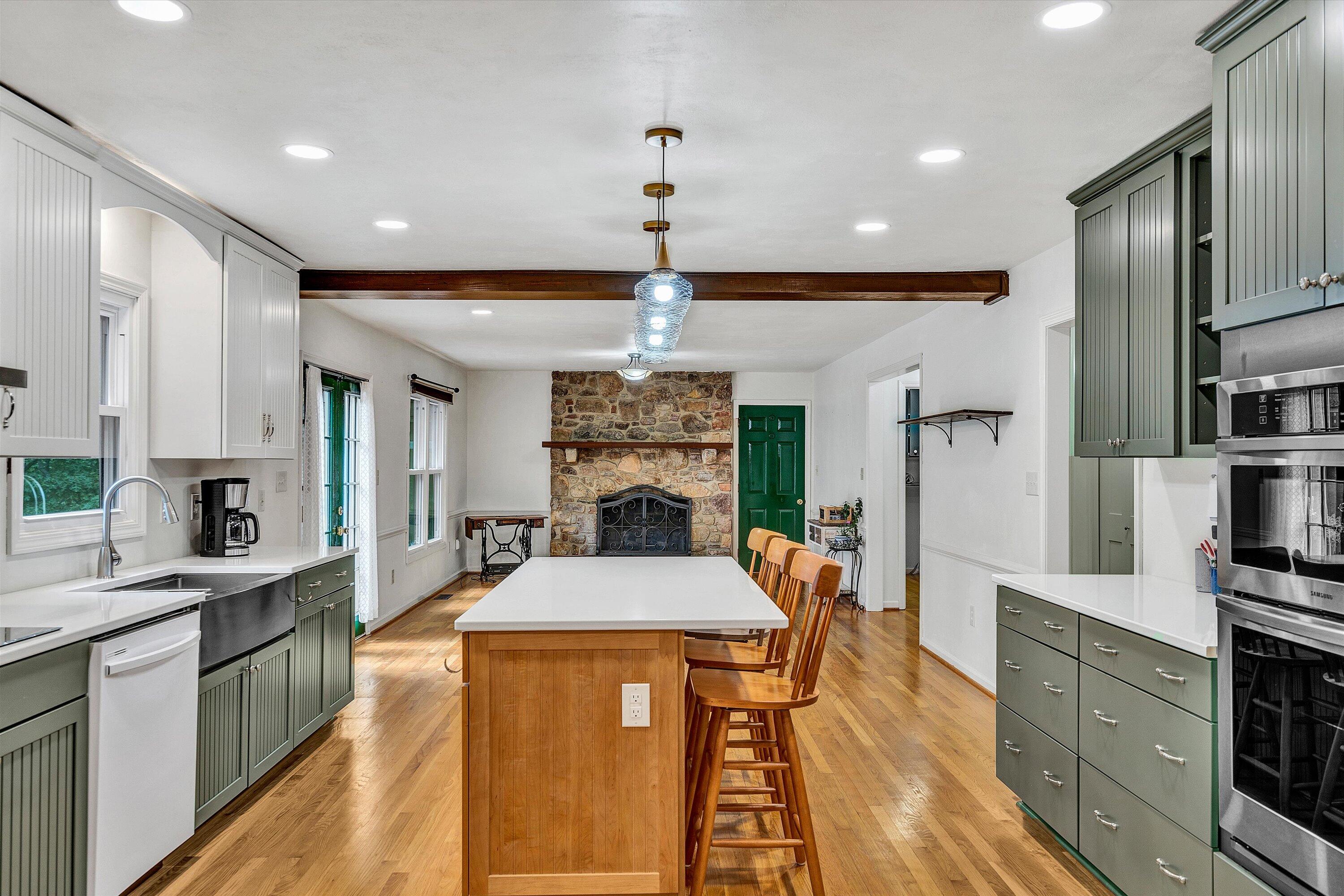 1942 Laurel Mountain DR