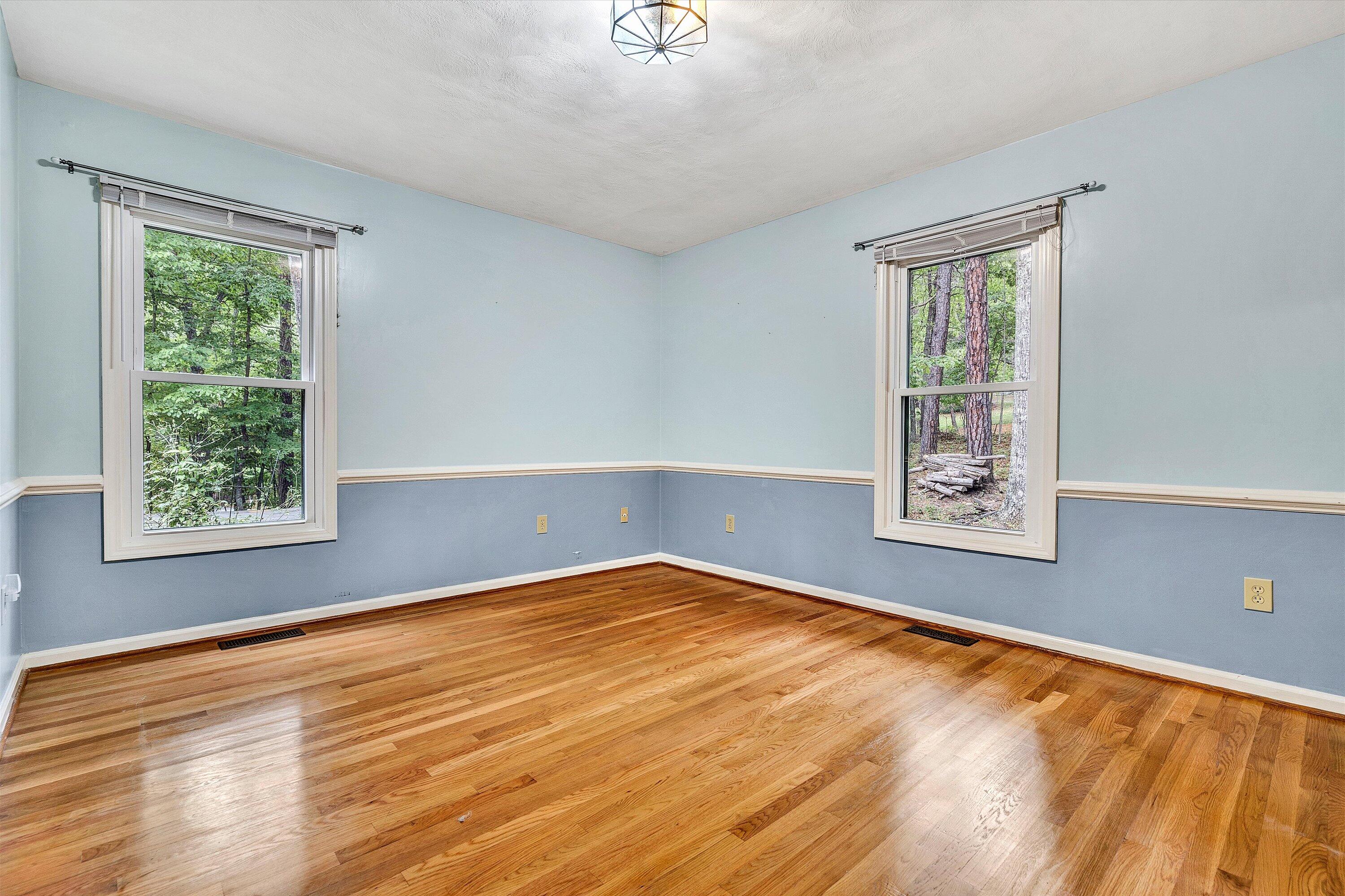 1942 Laurel Mountain DR