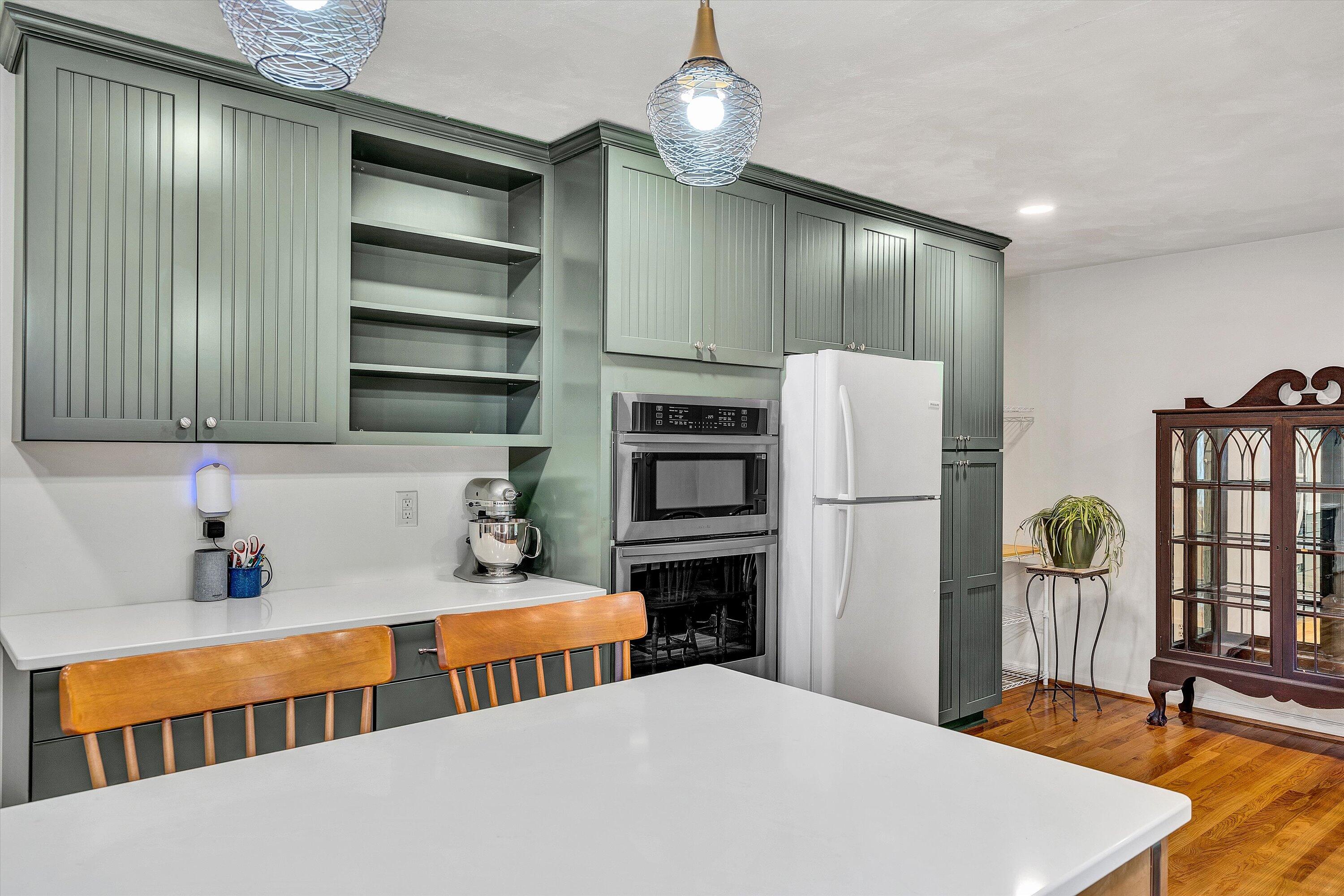 1942 Laurel Mountain DR