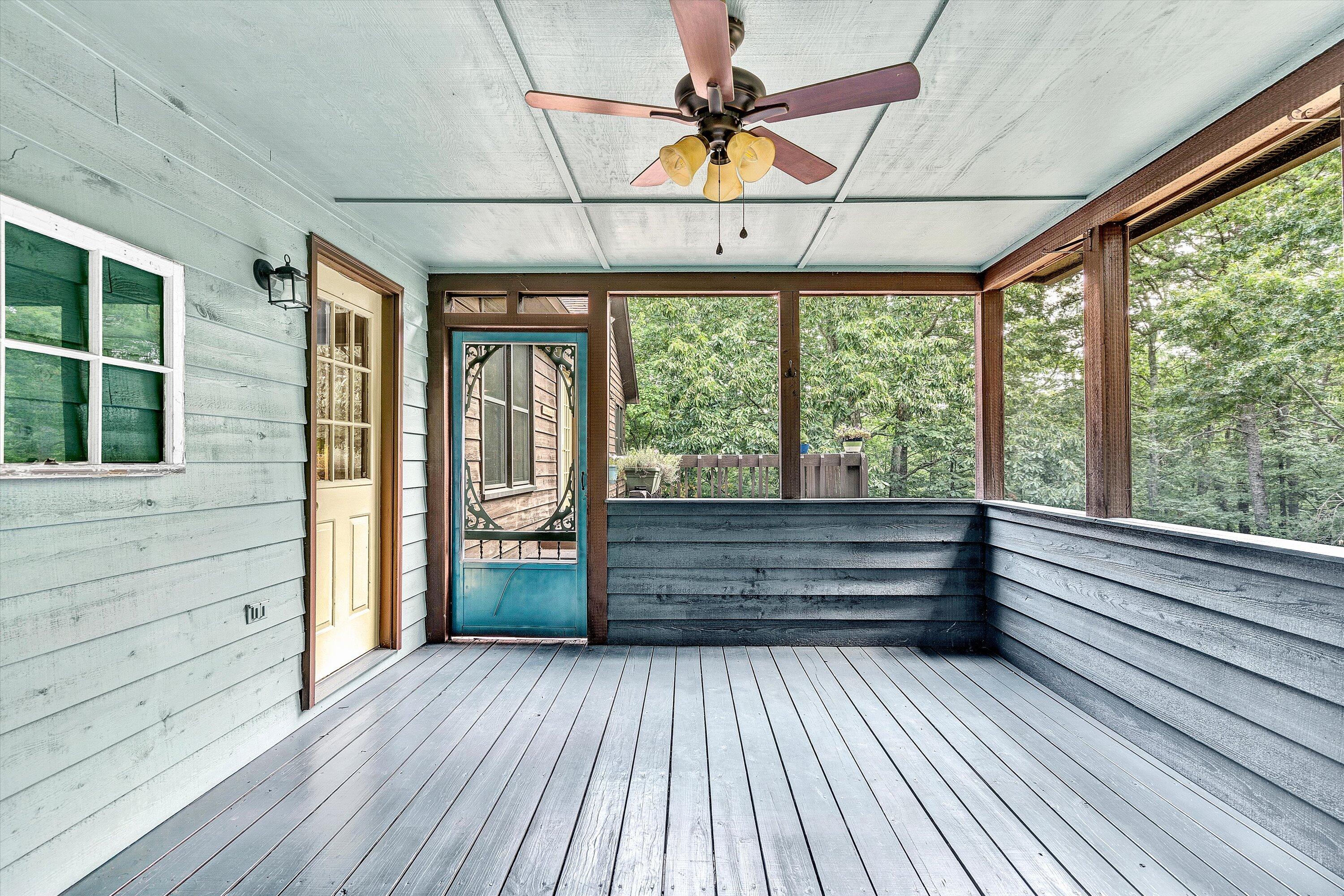 1942 Laurel Mountain DR