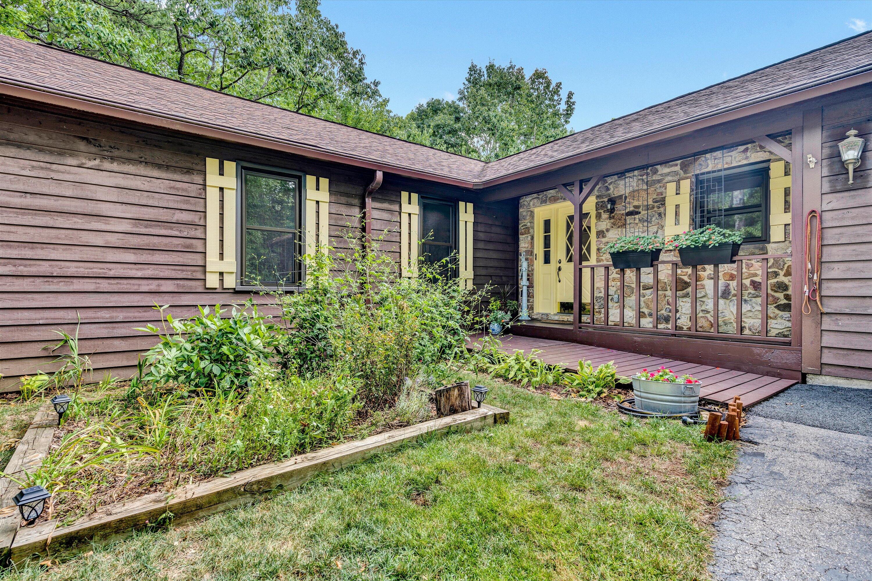 1942 Laurel Mountain DR