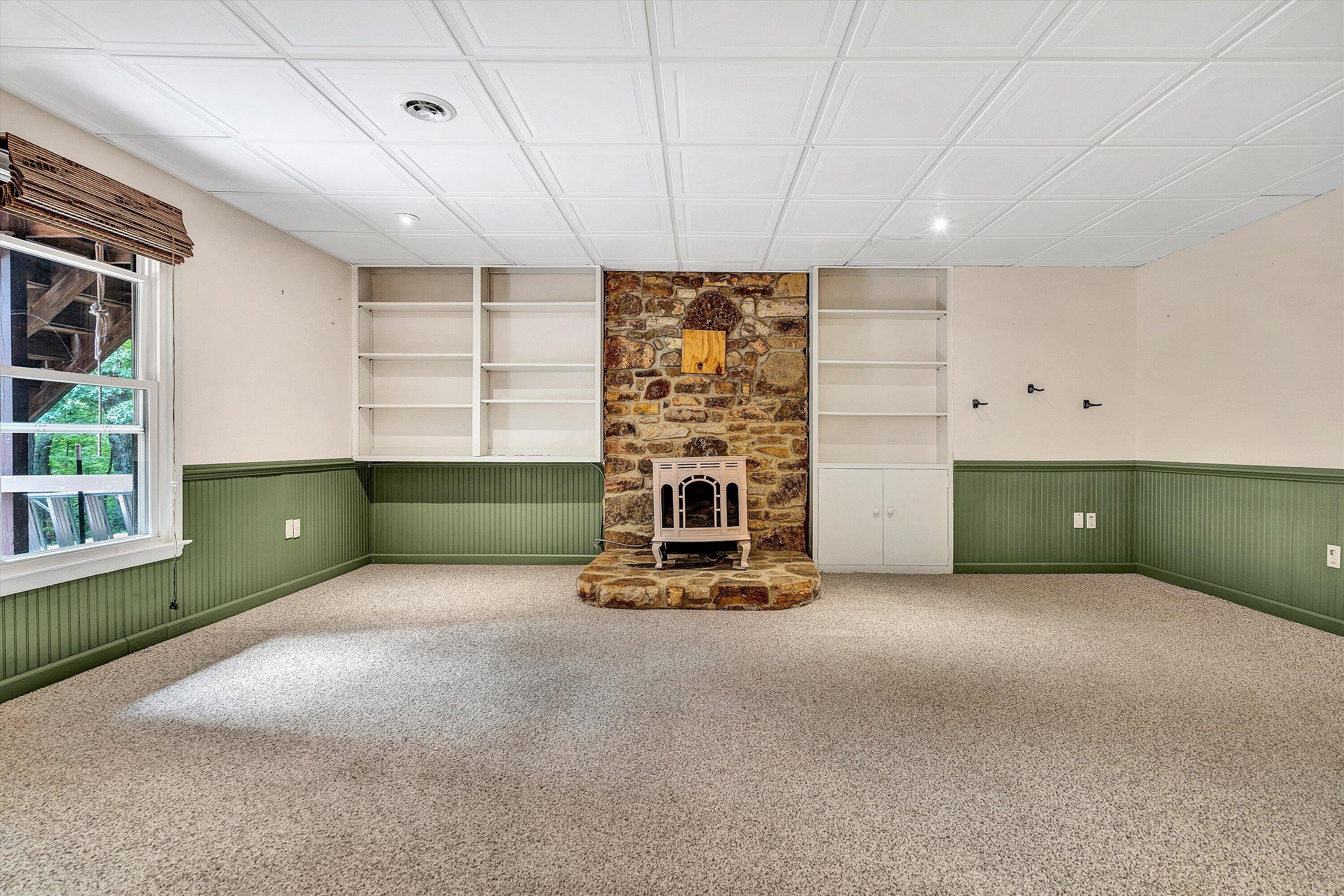 1942 Laurel Mountain DR