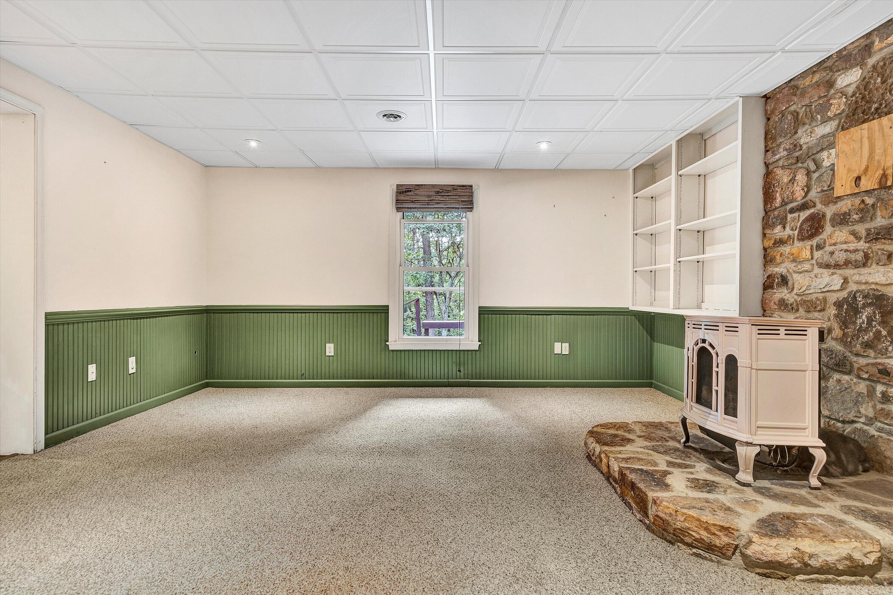 1942 Laurel Mountain DR