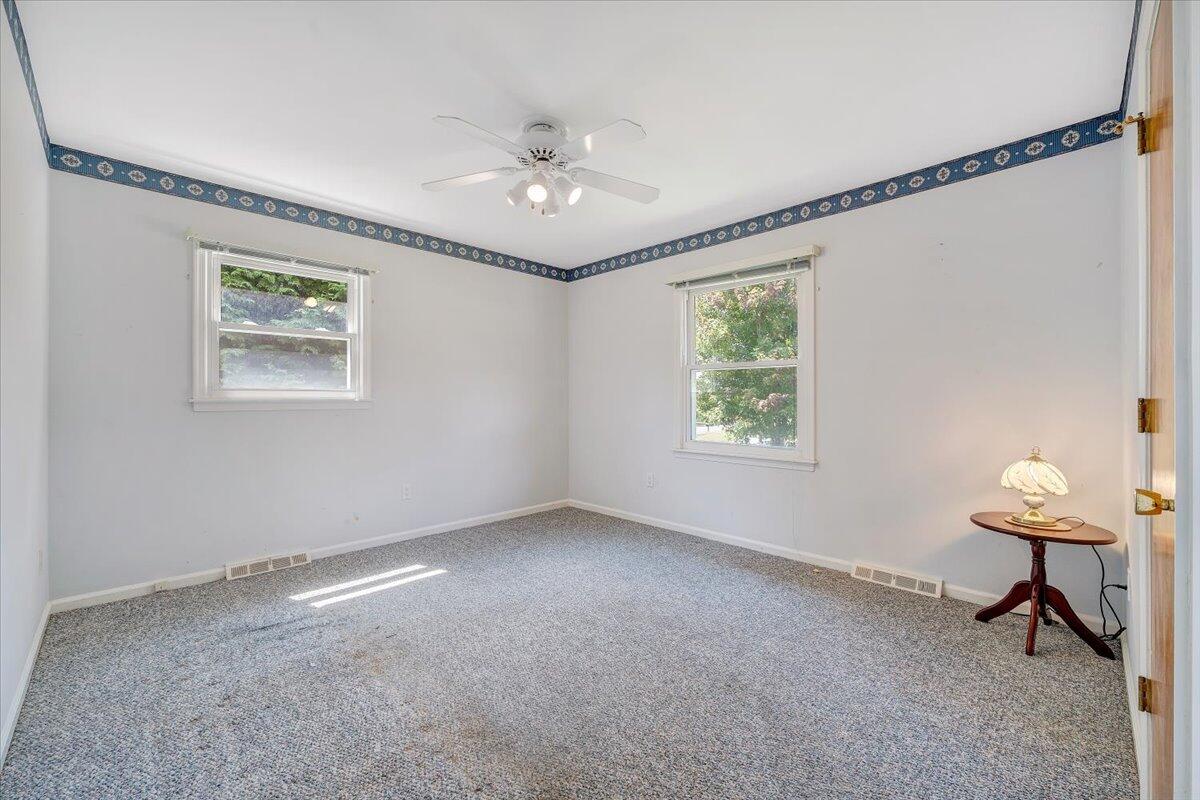 516 Howard DR