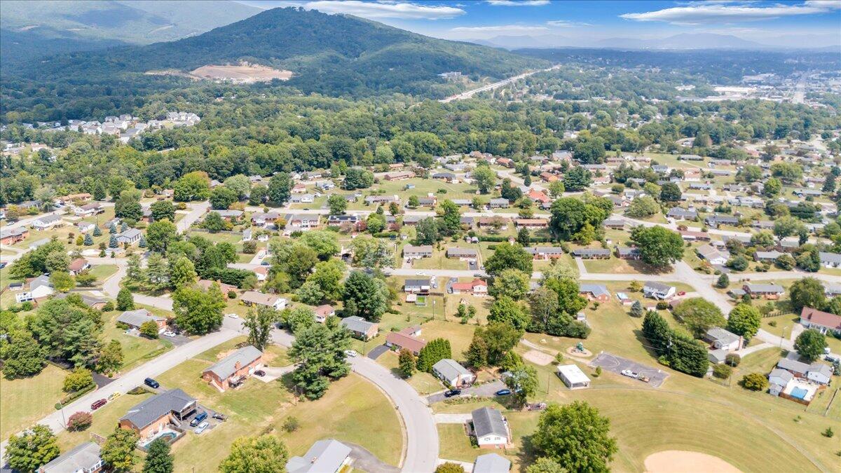 516 Howard DR