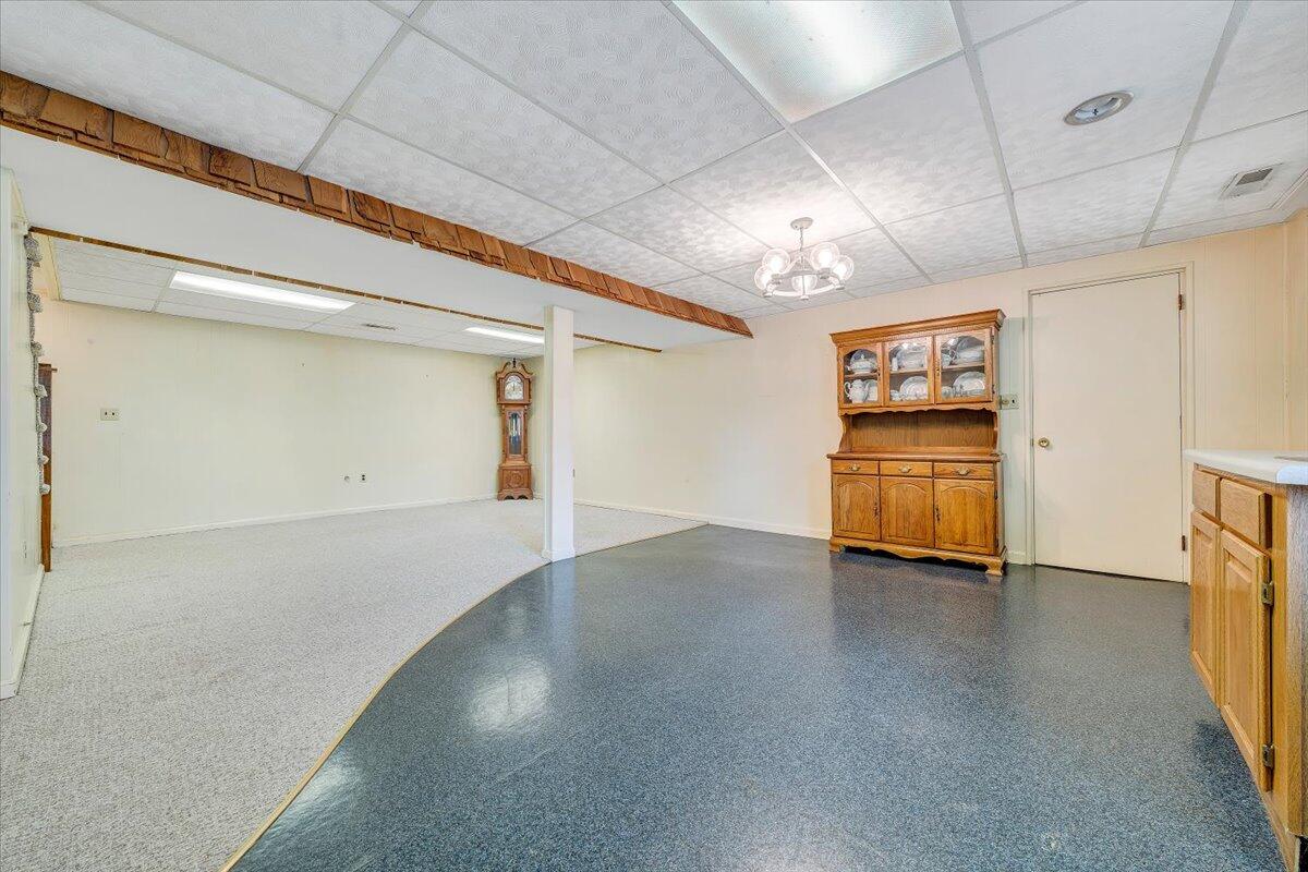 516 Howard DR