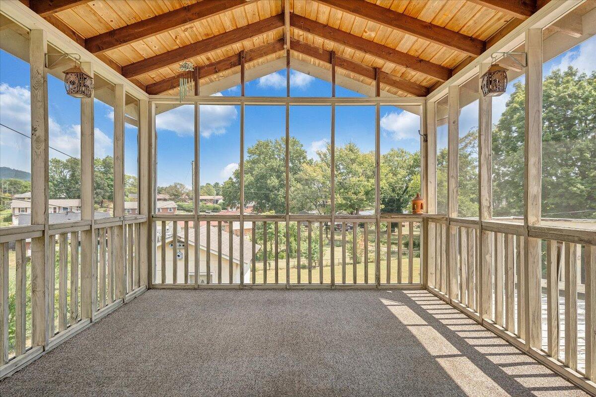 516 Howard DR