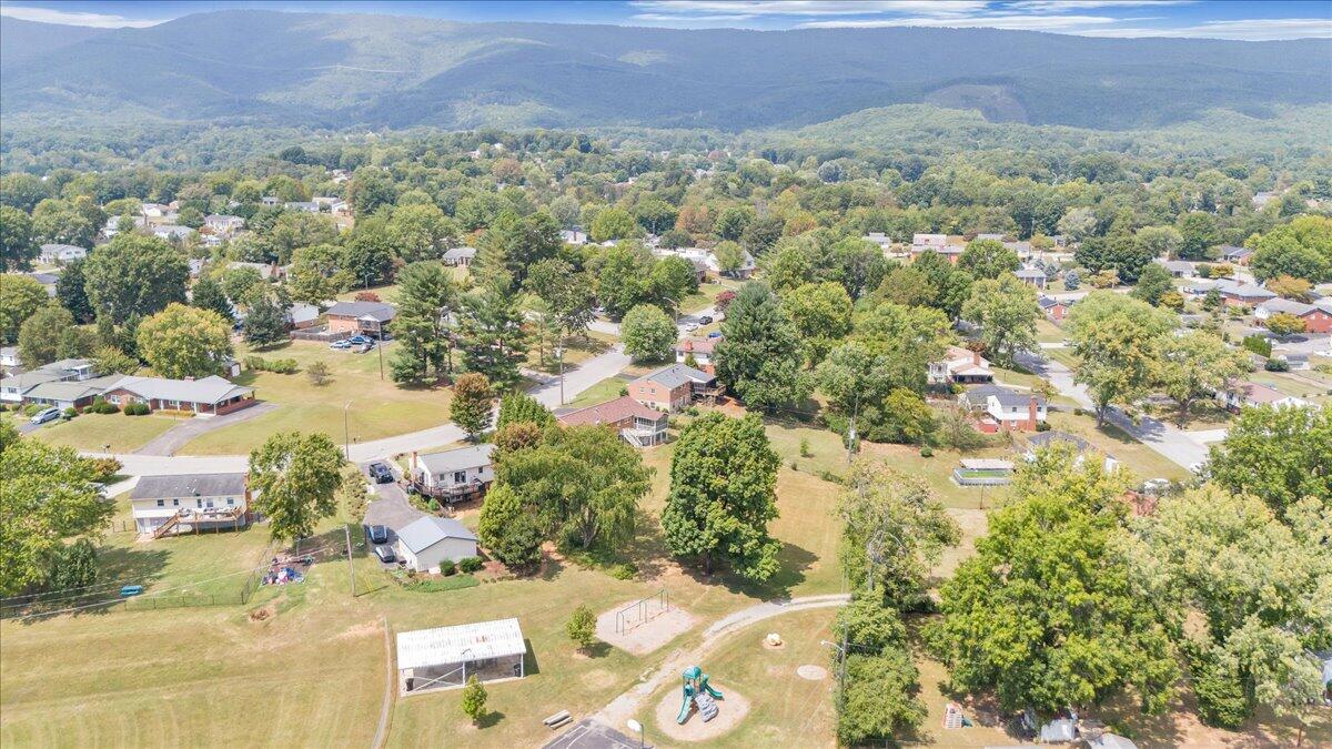 516 Howard DR
