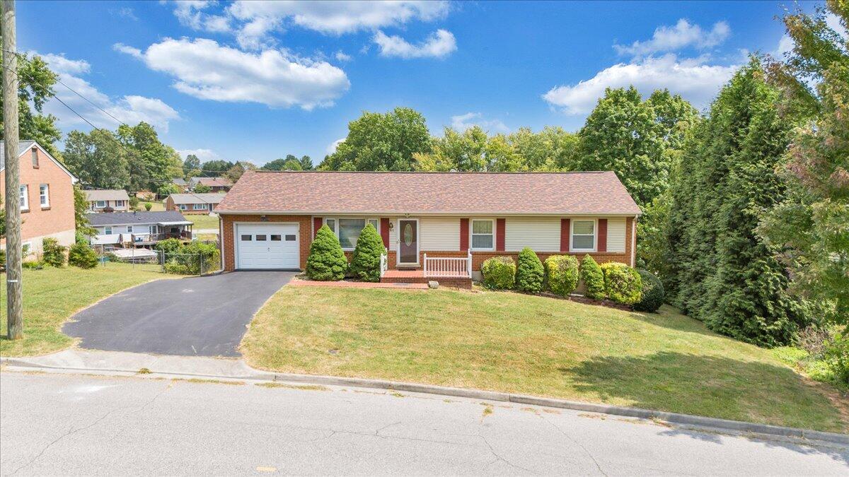 516 Howard DR