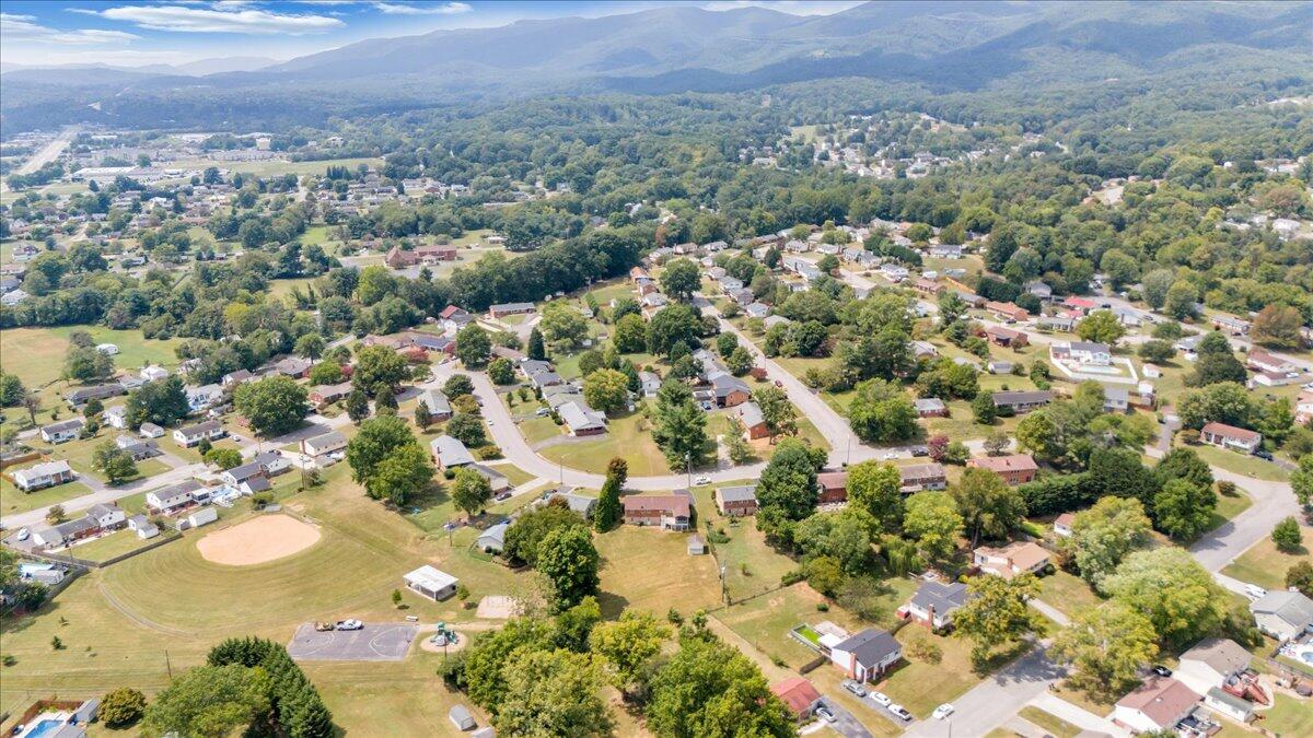516 Howard DR