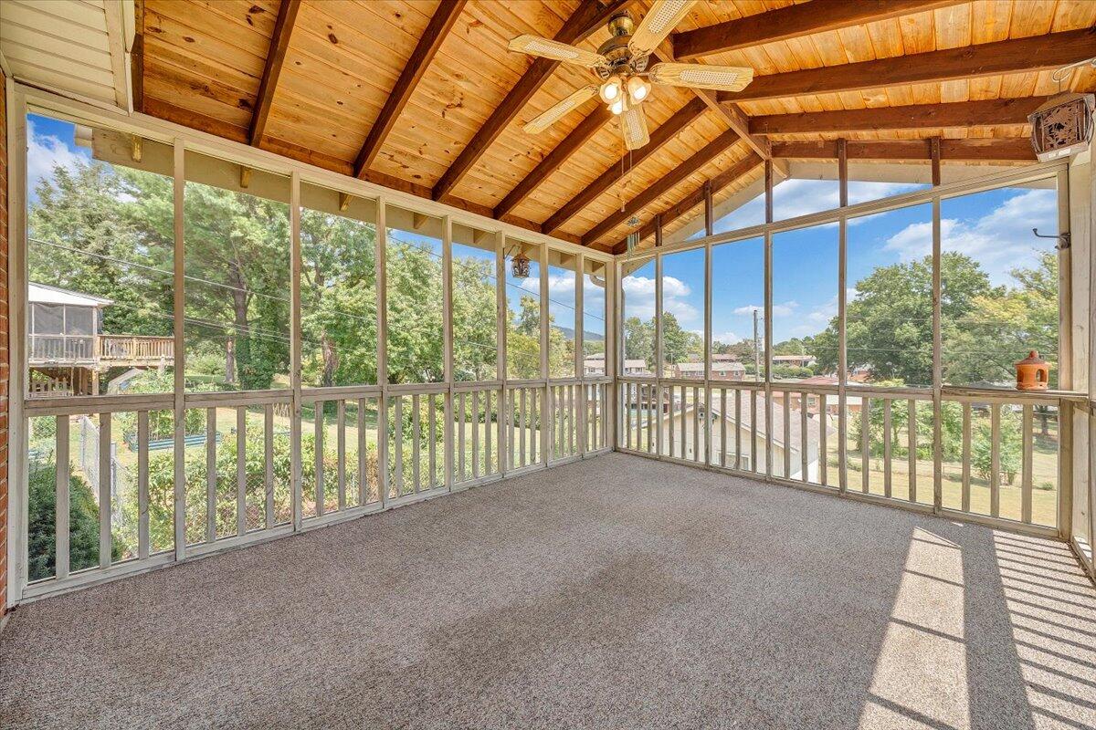 516 Howard DR