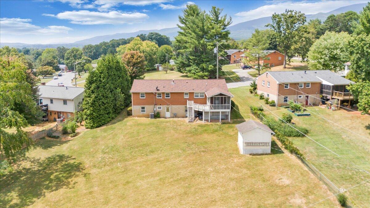 516 Howard DR
