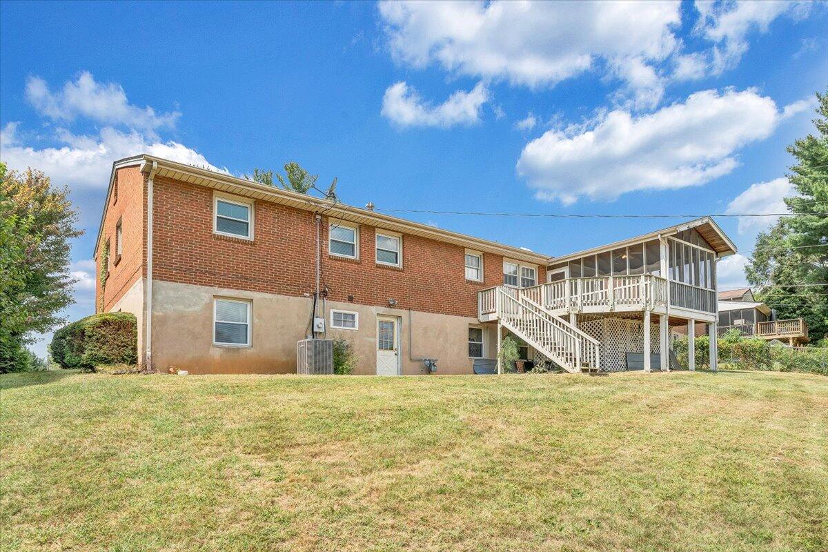 516 Howard DR