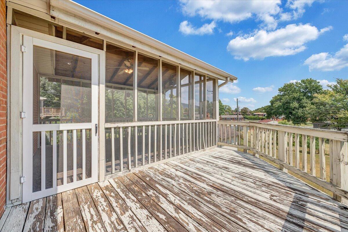 516 Howard DR