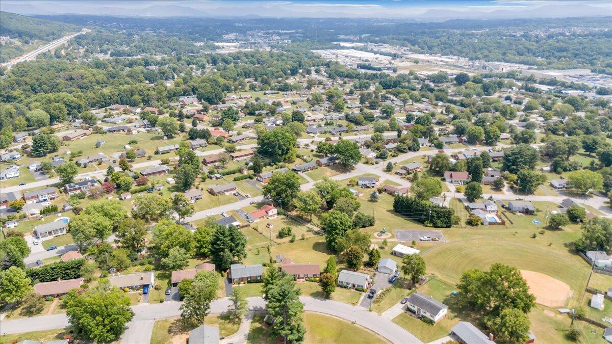 516 Howard DR