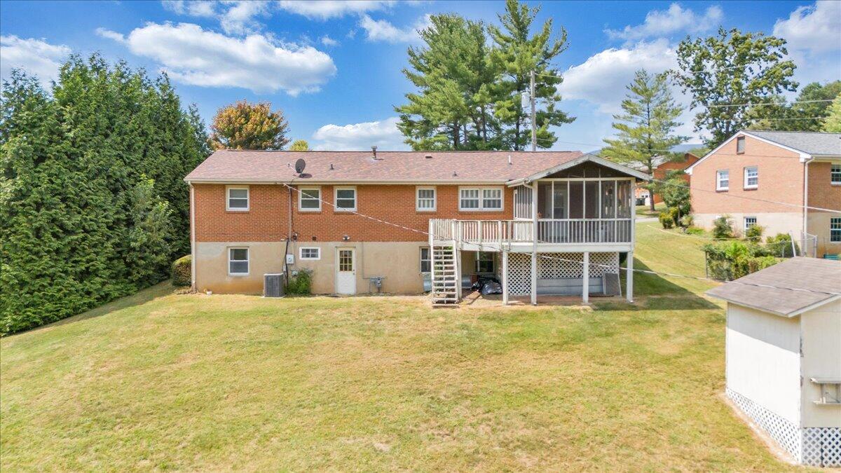 516 Howard DR