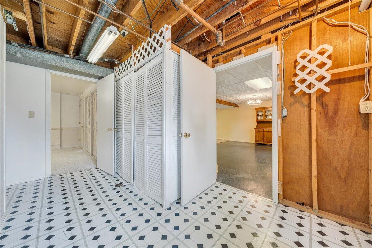 516 Howard DR