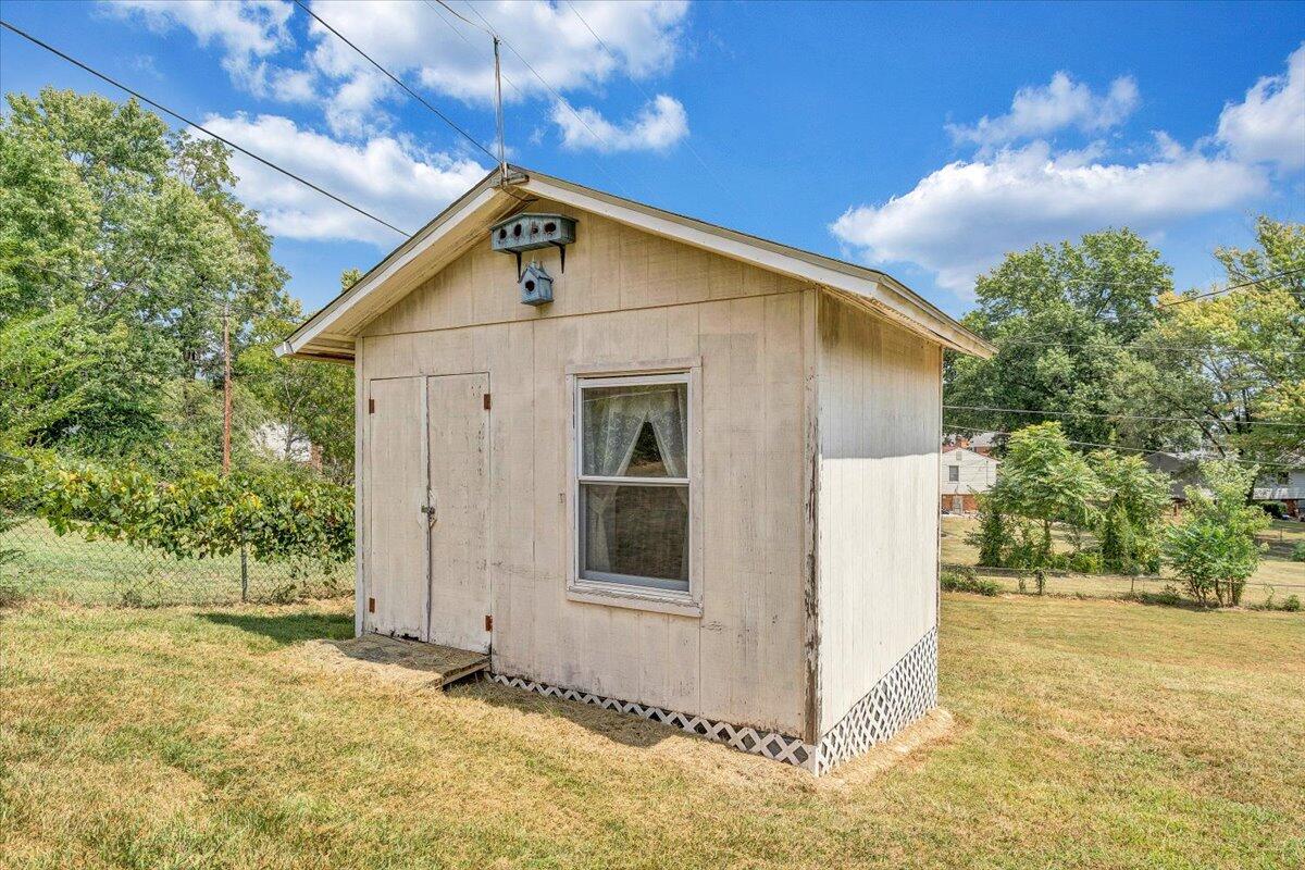 516 Howard DR
