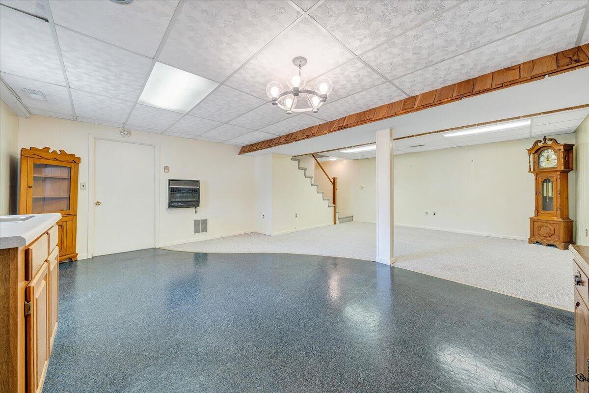 516 Howard DR