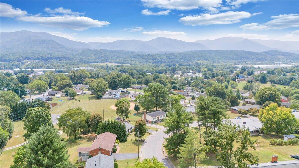 516 Howard DR