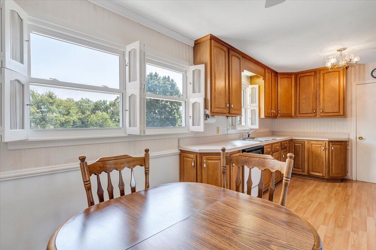 516 Howard DR