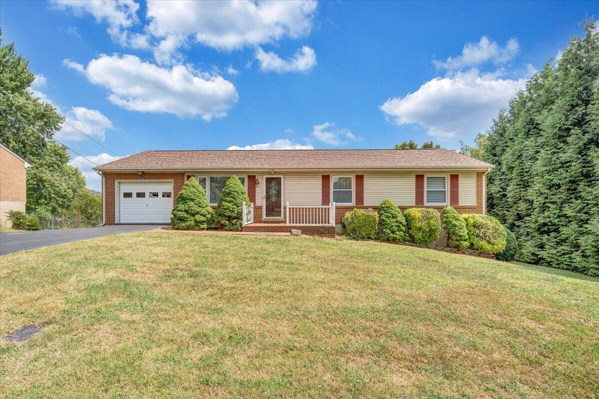516 Howard DR