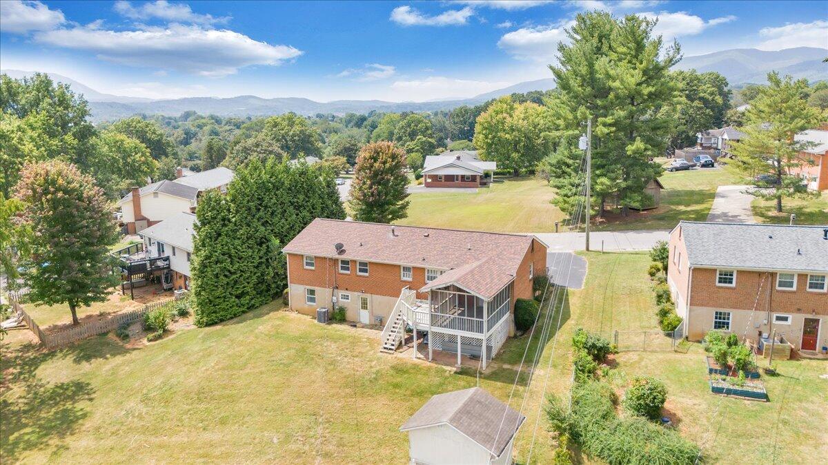 516 Howard DR