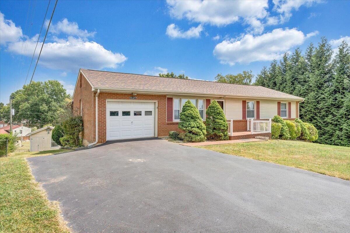 516 Howard DR