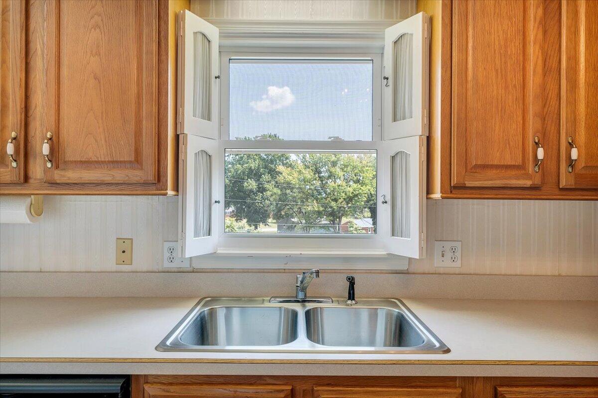 516 Howard DR