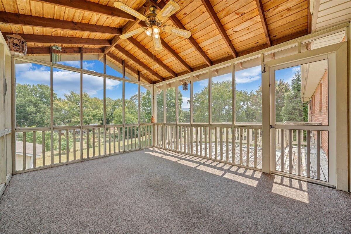 516 Howard DR