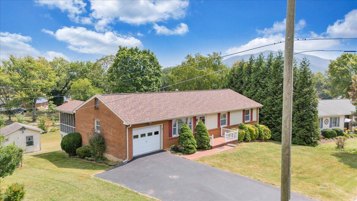 516 Howard DR